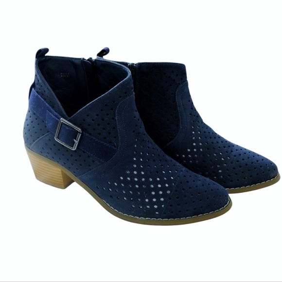 JC Womens Perforated Faux Suede Stacked Heel Asymmetrical Booties size 8½ Buckle - Picture 6 of 14